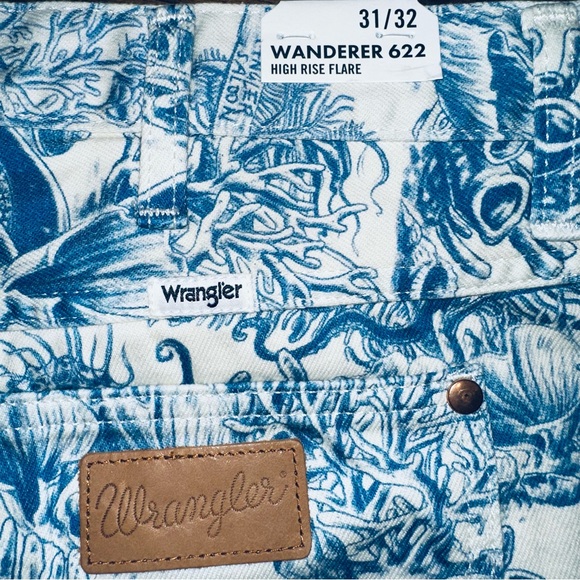 Wrangler Wanderer 622 Nautical
Coastal Cowgirl Seahorse Ocean
Flare 31(34)X32 - Picture 6 of 9
